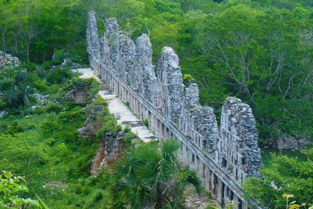 Ensemble perdu dans la jungle, Uxmal, Yucatan