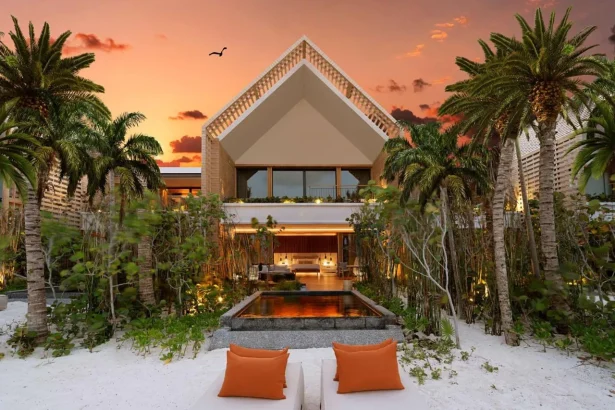 Pool suite sunbeds dusk exterior Banyan Tree Mayakoba